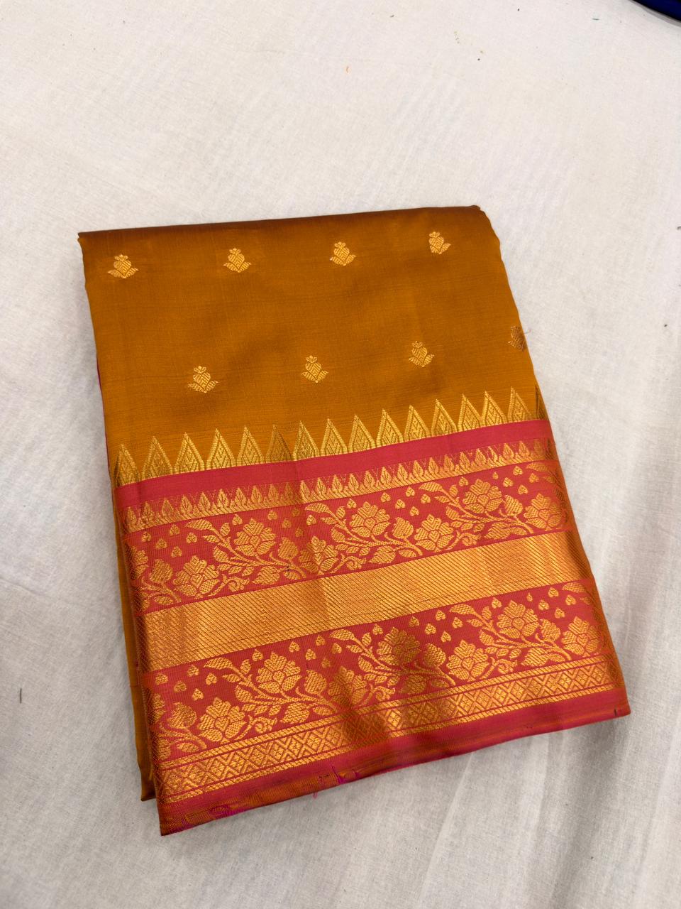Semi Venkatagiri Handloom Pattu(Design 01)