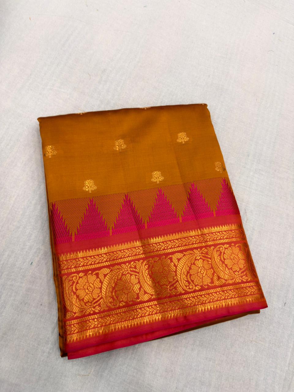 Semi Venkatagiri Handloom Pattu(Design 02)