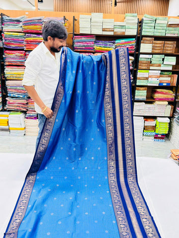 KORUVAI KANJEEVARAM SEMI