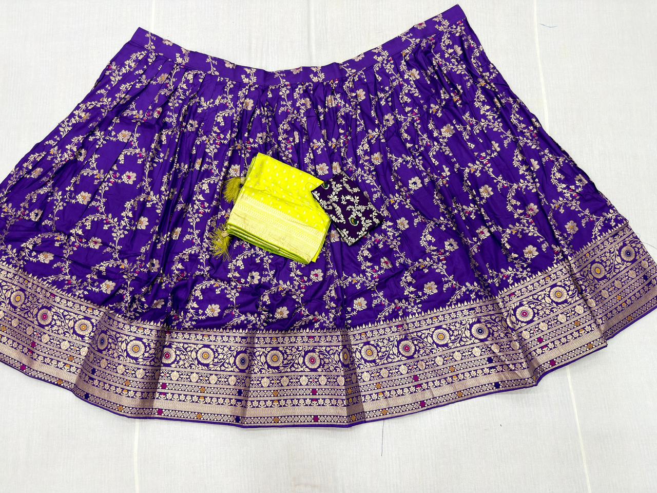 BANARASI KATAAN LEHANGA
