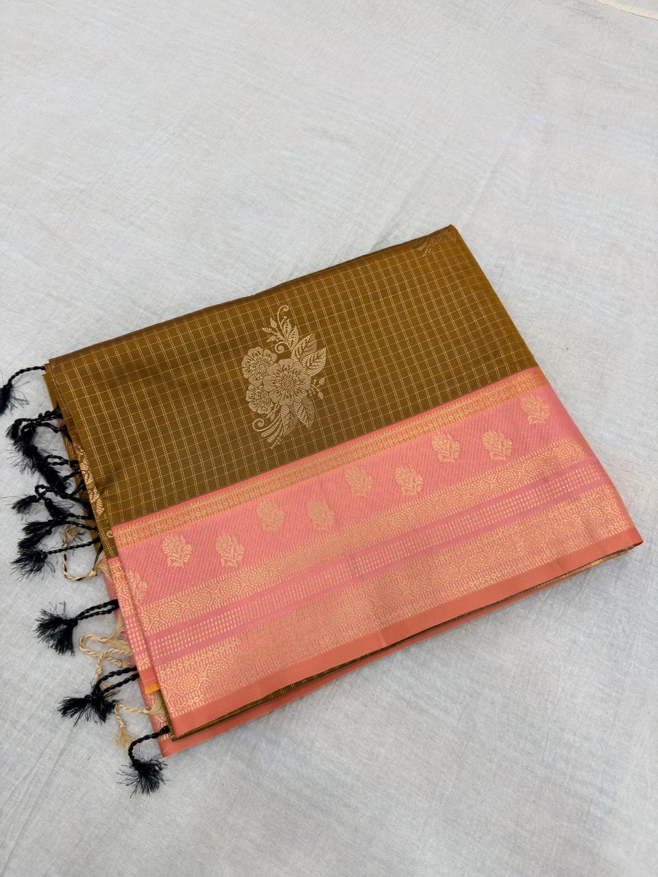 Premium Vintage Gadwal